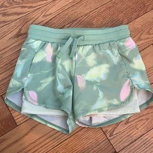 Girls pull on running shorts 🩳